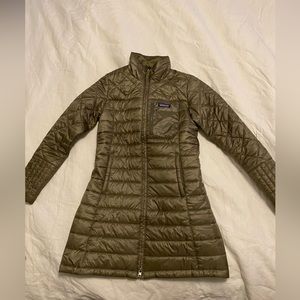 Patagonia womens parka size small. Green